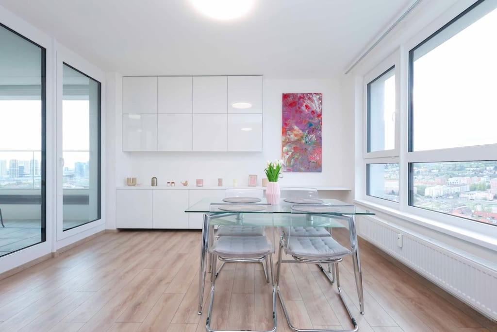 Danubius One - Spacious Apartment W Free Parking Bratislava Luaran gambar