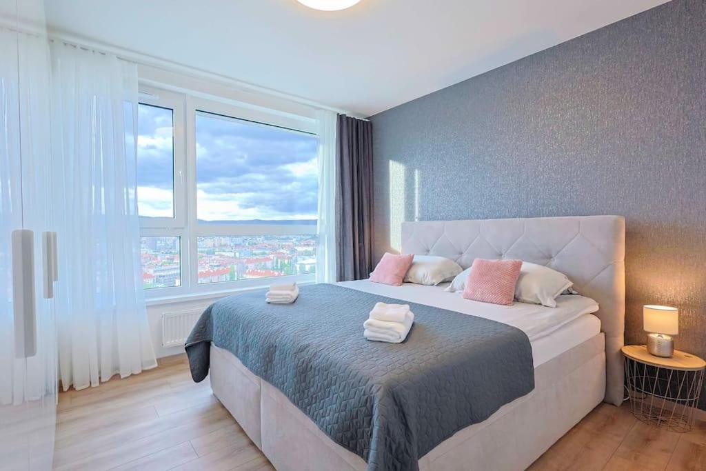 Danubius One - Spacious Apartment W Free Parking Bratislava Luaran gambar