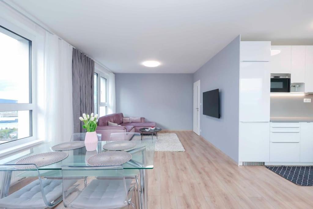Danubius One - Spacious Apartment W Free Parking Bratislava Luaran gambar