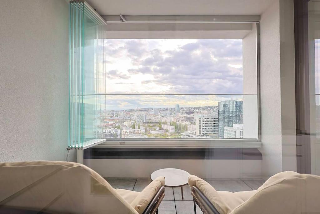 Danubius One - Spacious Apartment W Free Parking Bratislava Luaran gambar