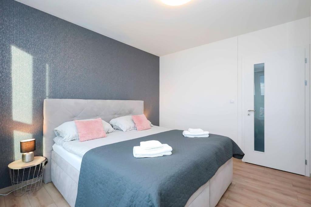 Danubius One - Spacious Apartment W Free Parking Bratislava Luaran gambar