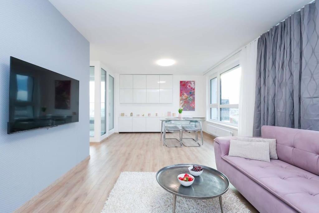 Danubius One - Spacious Apartment W Free Parking Bratislava Luaran gambar