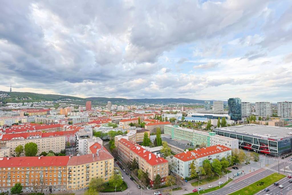 Danubius One - Spacious Apartment W Free Parking Bratislava Luaran gambar