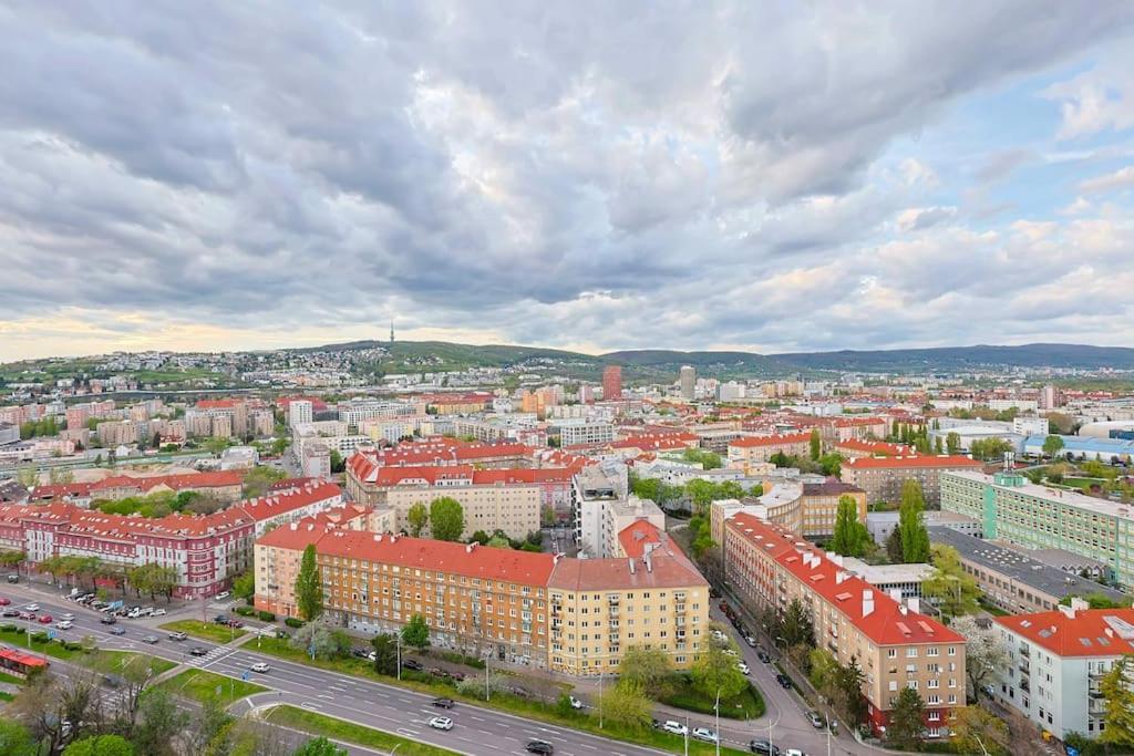 Danubius One - Spacious Apartment W Free Parking Bratislava Luaran gambar